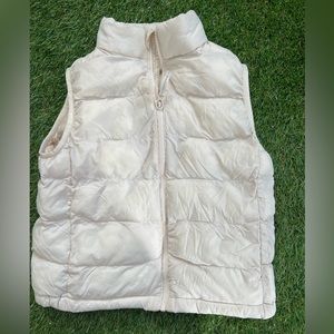 UNIQLO Kids Puffer Vest in Cream - Size 5-6 * USED in excellent condition